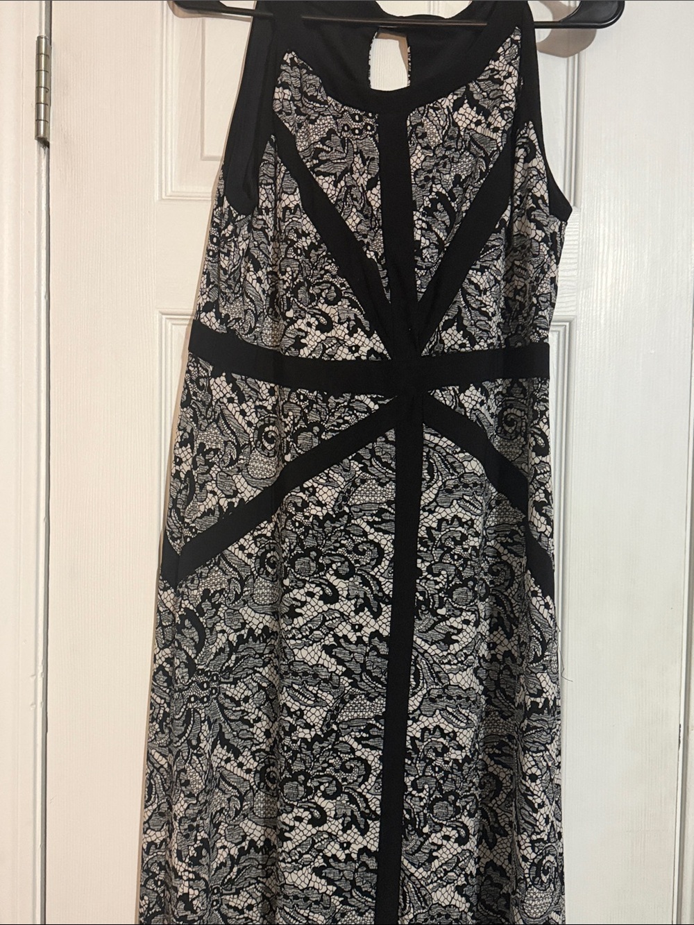 Black and White Lace Pattern Sleeveless Women's Dress